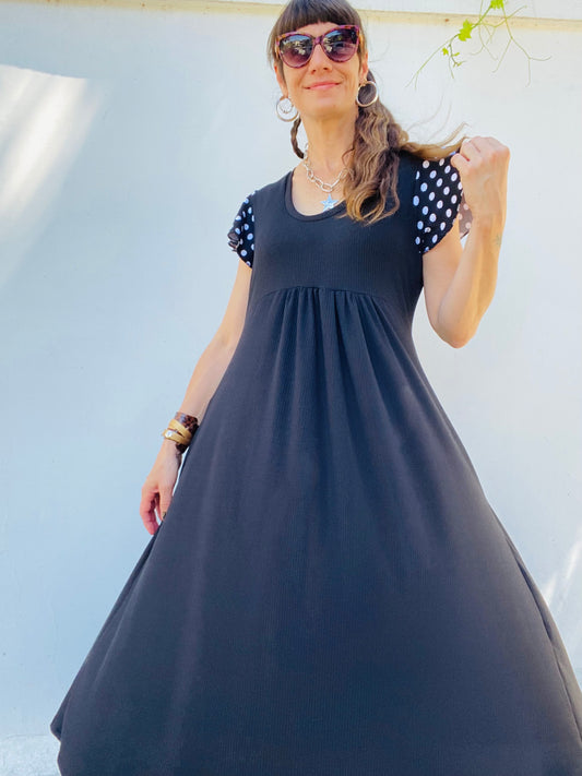 Vestido Mila Long Black mangas lunares grandes