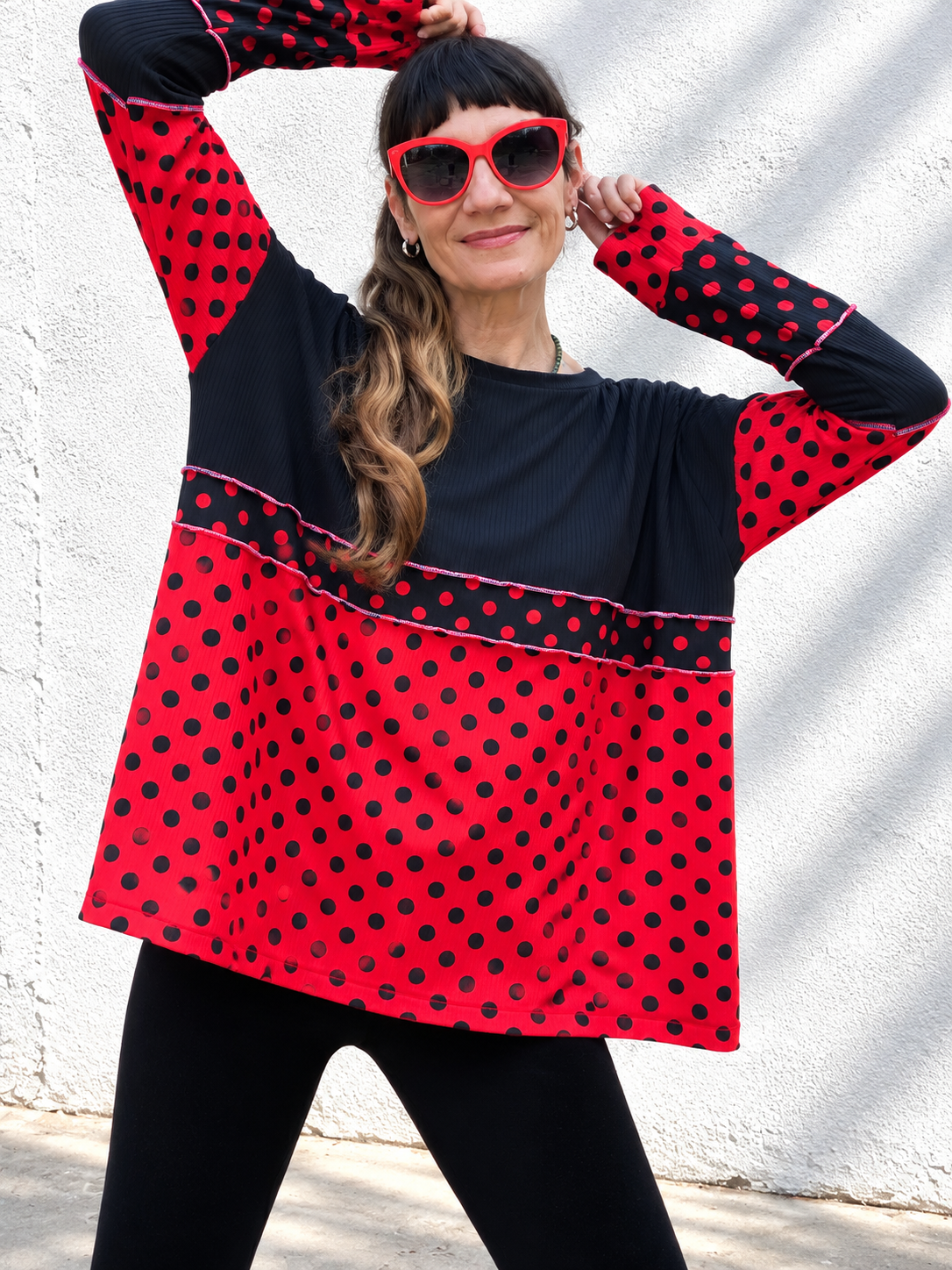Polera Multicromo manga larga red lunares black