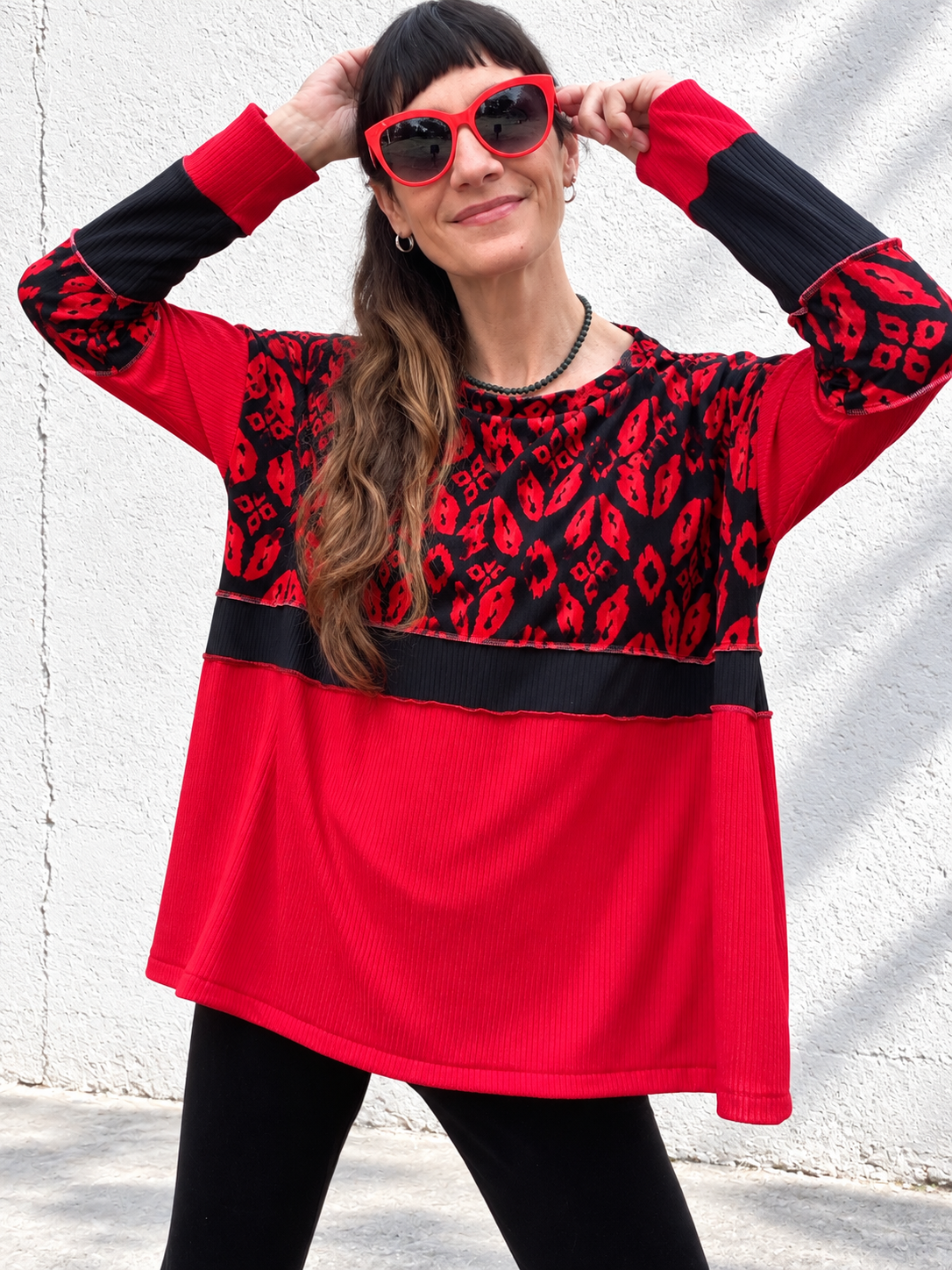 Polera Multicromo manga larga Velvet red y black
