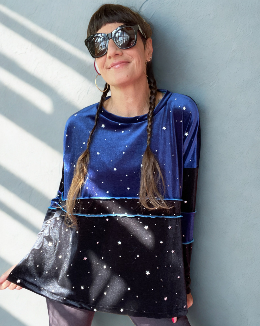 Poleron Multicromo Blue Stars Black Stars Velvet💙🖤