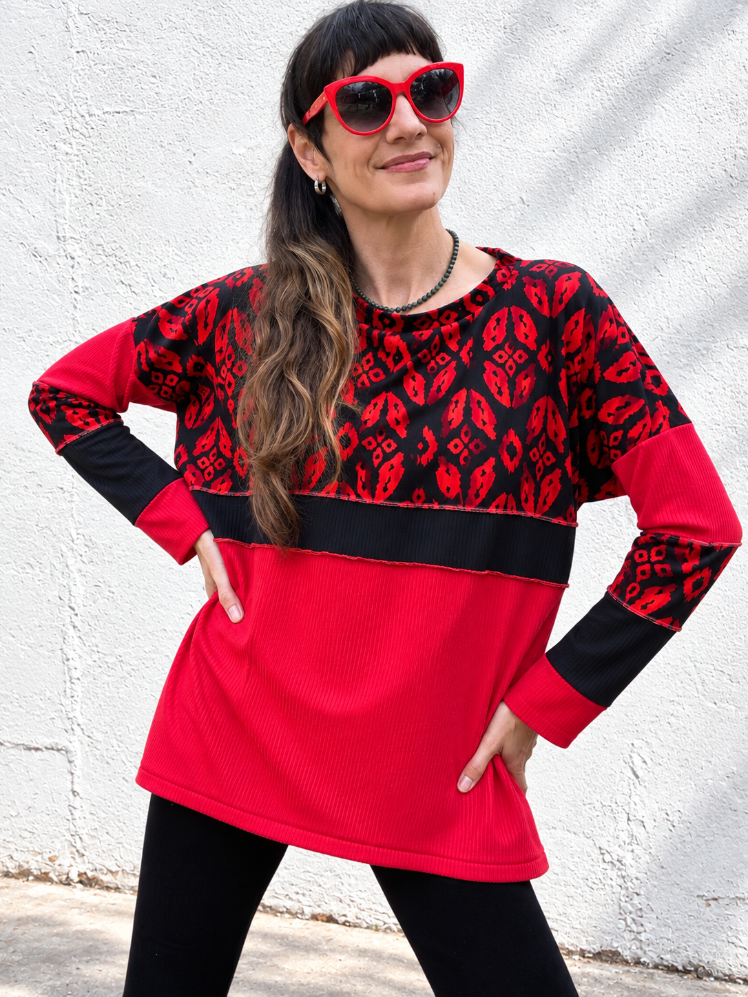 Polera Multicromo manga larga Velvet red y black