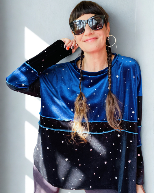 Poleron Multicromo Blue Stars Black Stars Velvet💙🖤