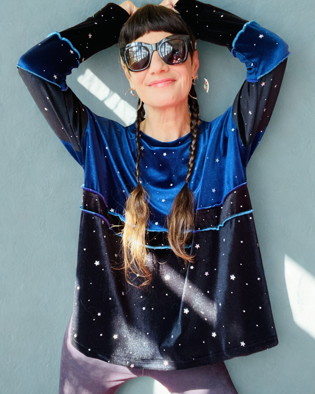 Poleron Multicromo Blue Stars Black Stars Velvet💙🖤