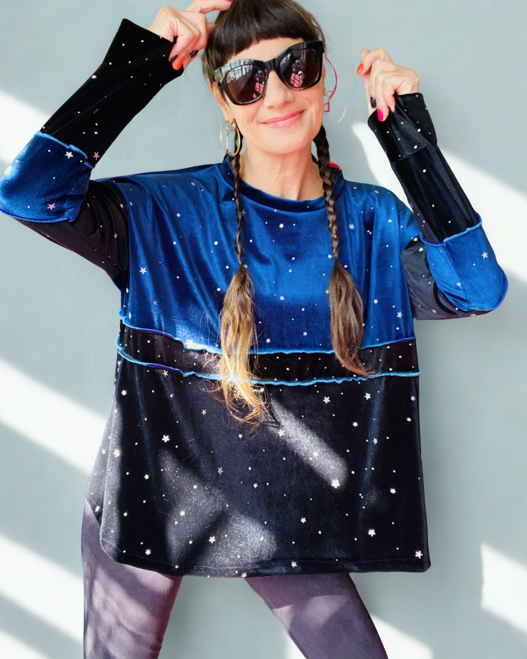 Poleron Multicromo Blue Stars Black Stars Velvet💙🖤