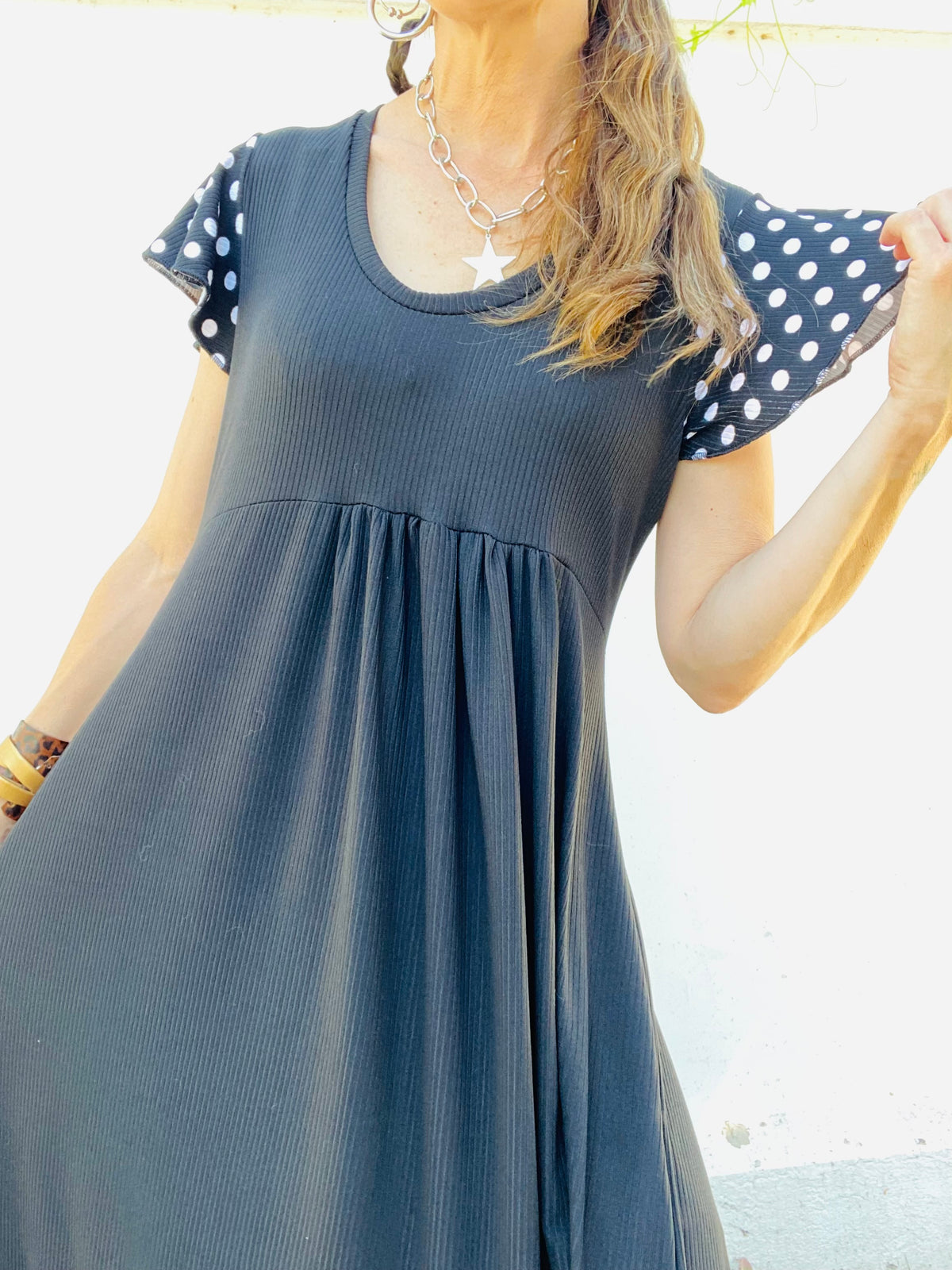 Vestido Mila Long Black mangas lunares grandes