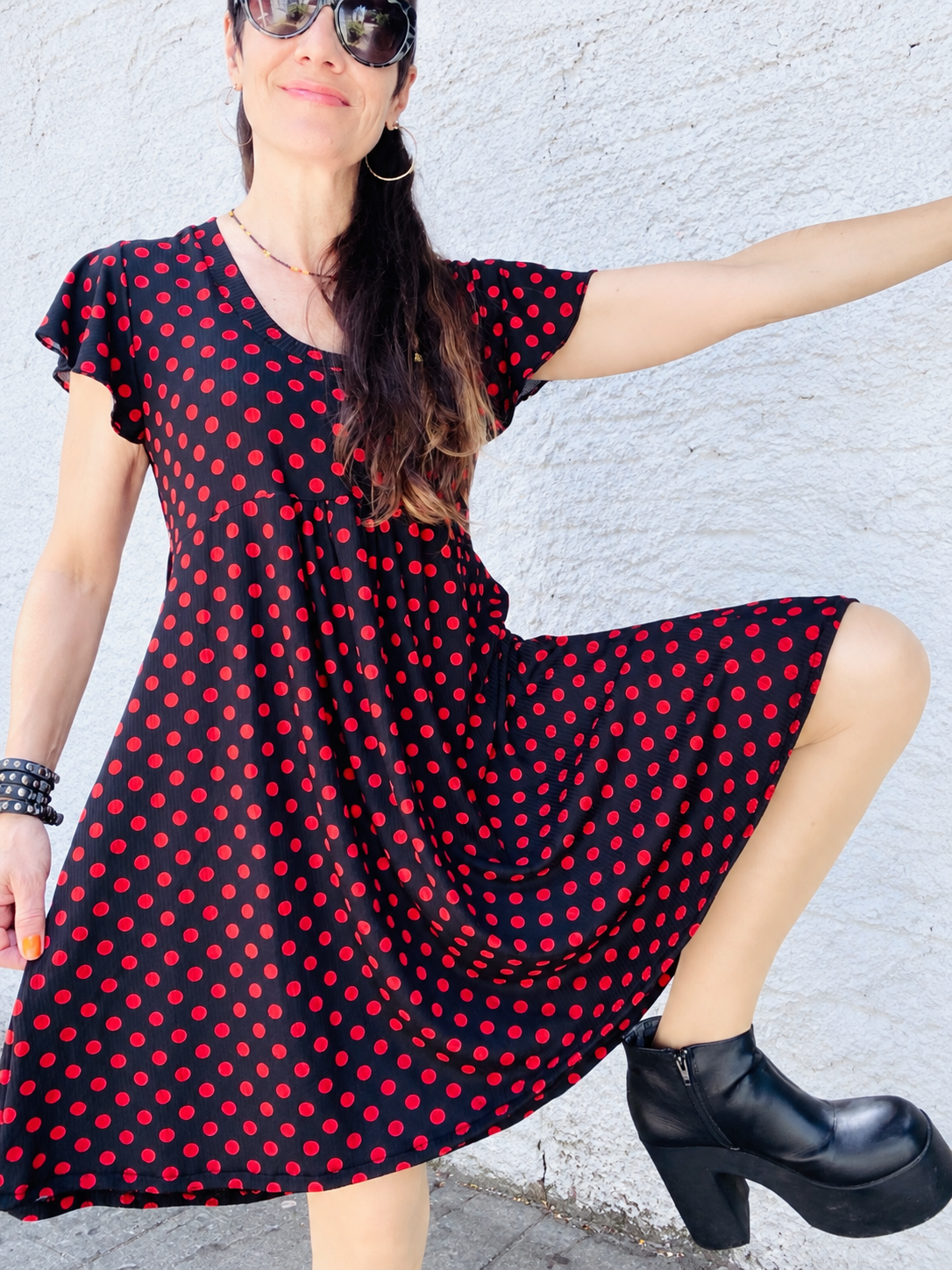 Vestido  Corto Mila Lunares Rojos